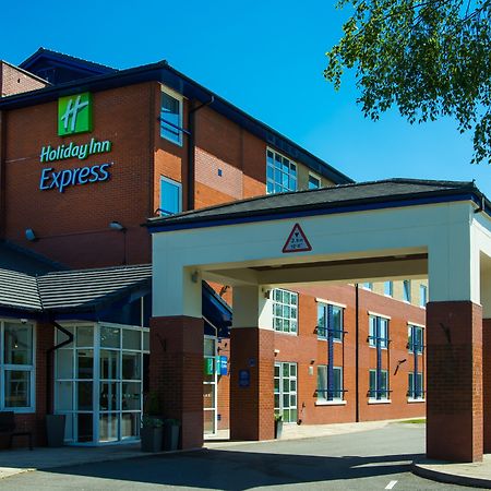 Holiday Inn Express Burton On Trent By Ihg Exterior foto