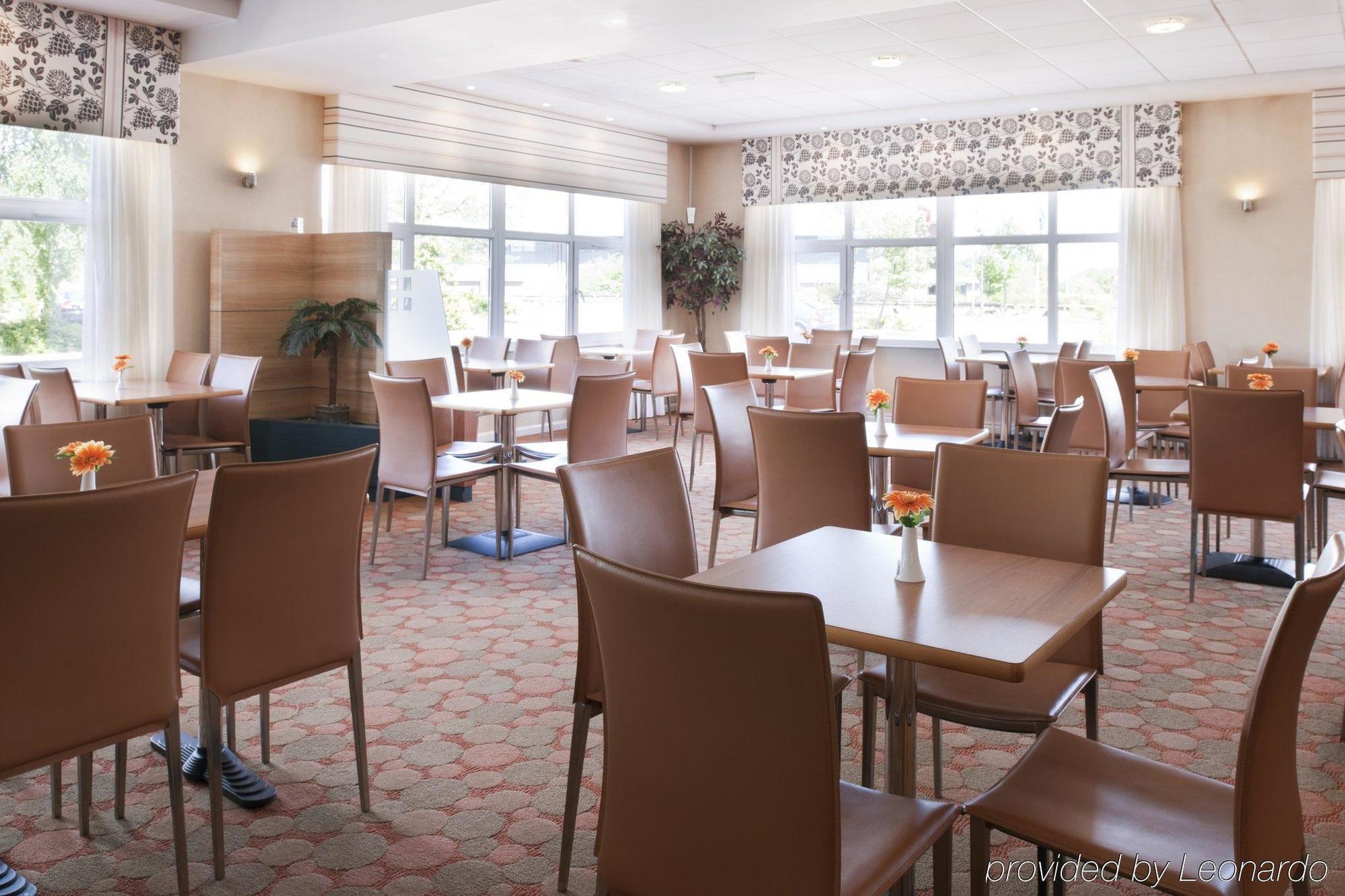 Holiday Inn Express Burton On Trent By Ihg Exterior foto