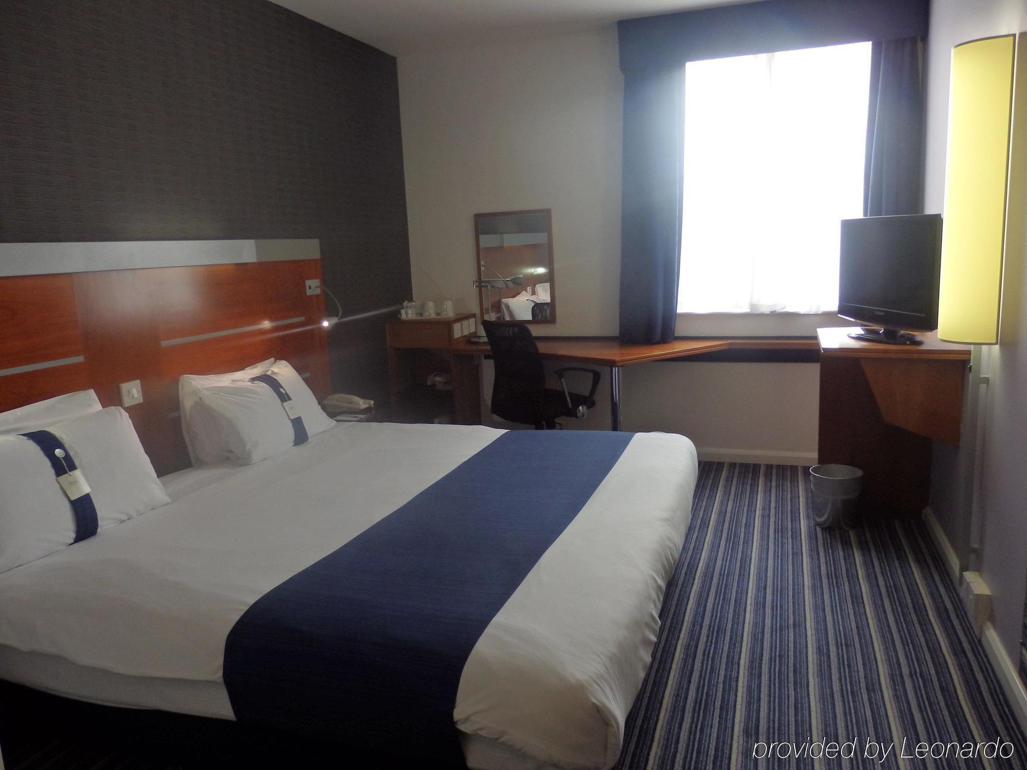 Holiday Inn Express Burton On Trent By Ihg Exterior foto