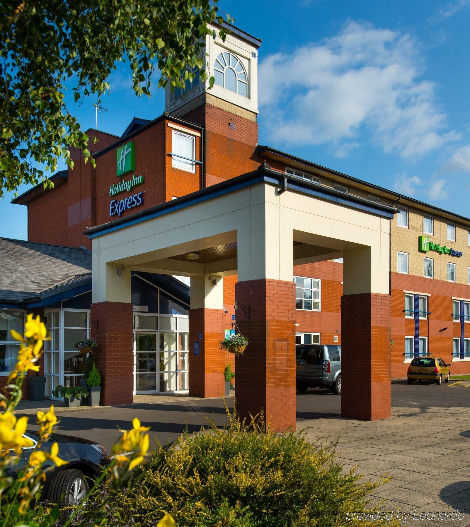 Holiday Inn Express Burton On Trent By Ihg Exterior foto