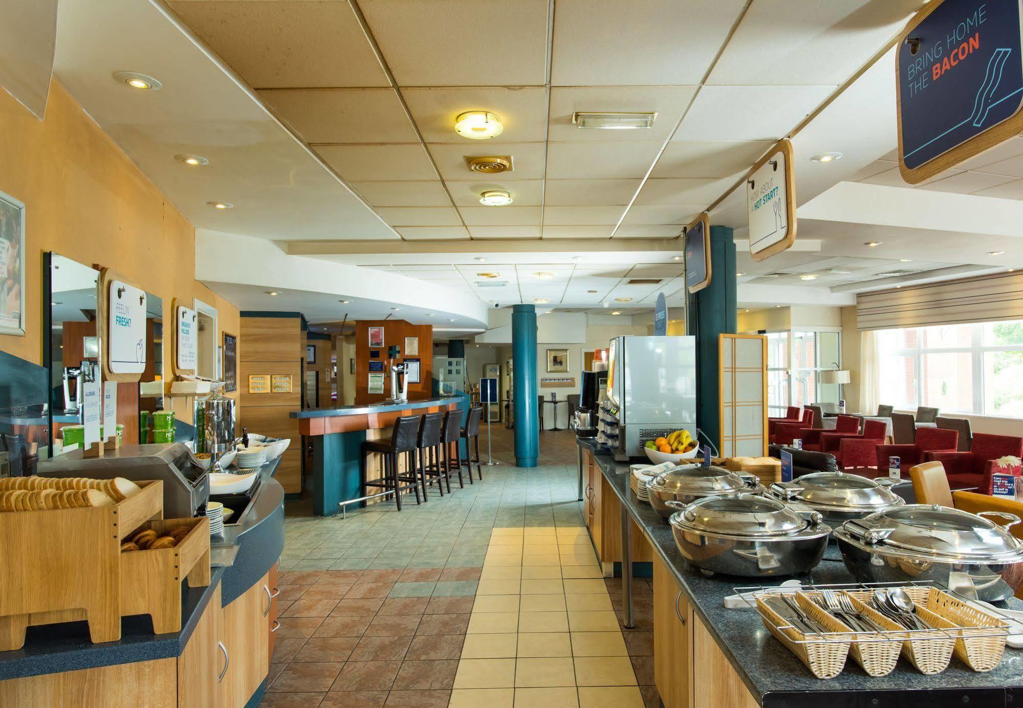 Holiday Inn Express Burton On Trent By Ihg Exterior foto